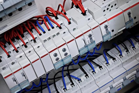 C&acirc;blage &eacute;lectrique &agrave; Besan&ccedil;on, quelles normes pour un r&eacute;seau fiable ?